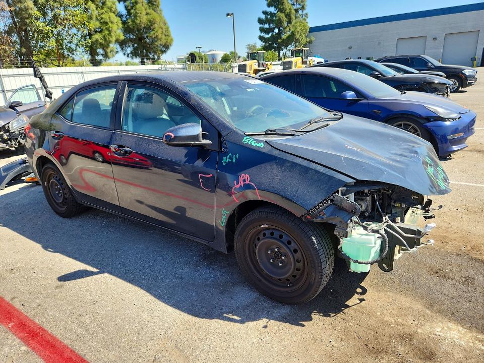 71210126 :رقم المزاد ، 5YFBURHE8HP733240 vin ، 2017 Toyota Corolla مزاد بيع