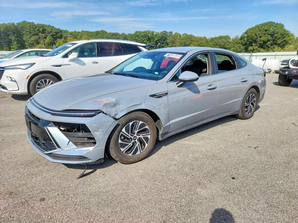 Auction sale of the 2026 Hyundai Sonata Hybrid, vin: KMHL24JJ5TA167440, lot number: 71559656
