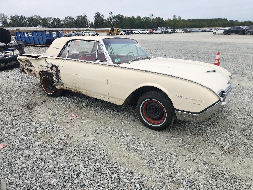 72665606 :رقم المزاد ، 2Y83Z111188 vin ، 1962 Ford Thundrbird مزاد بيع