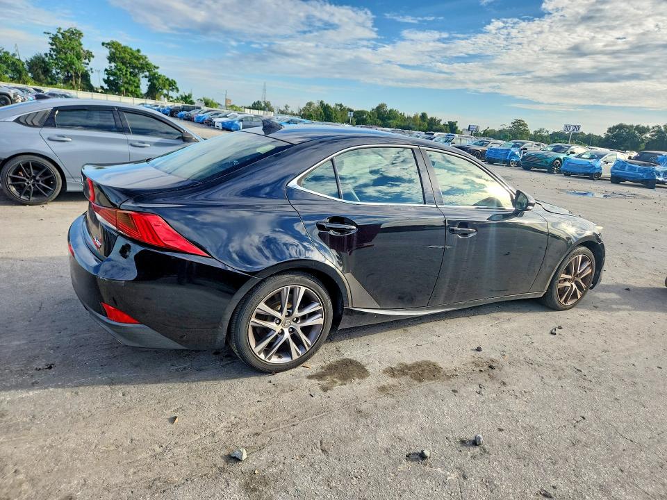 71589206 :رقم المزاد ، JTHBA1D2XJ5063262 vin ، 2018 Lexus Is مزاد بيع