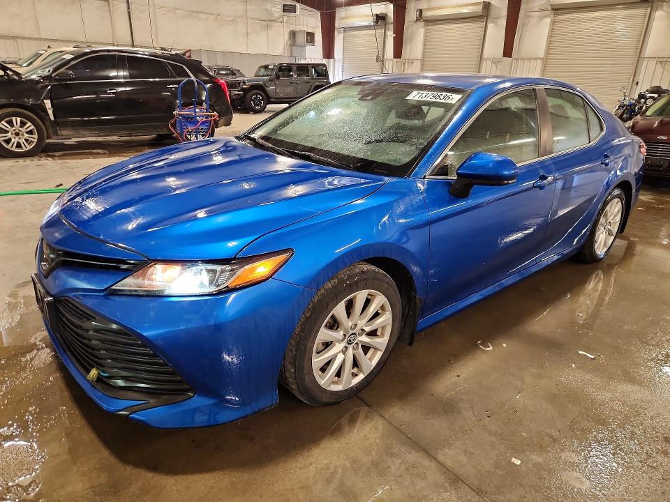 71379836 :رقم المزاد ، 4T1B11HK9KU279537 vin ، 2019 Toyota Camry مزاد بيع