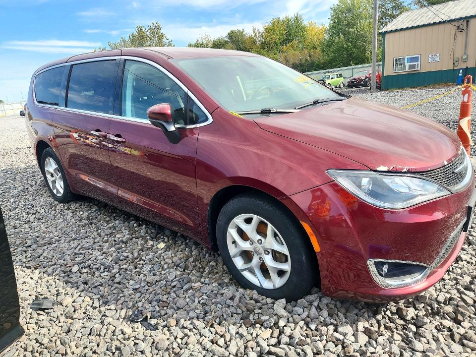 72616996 :رقم المزاد ، 2C4RC1BG7HR782152 vin ، 2017 Chrysler Pacifica مزاد بيع