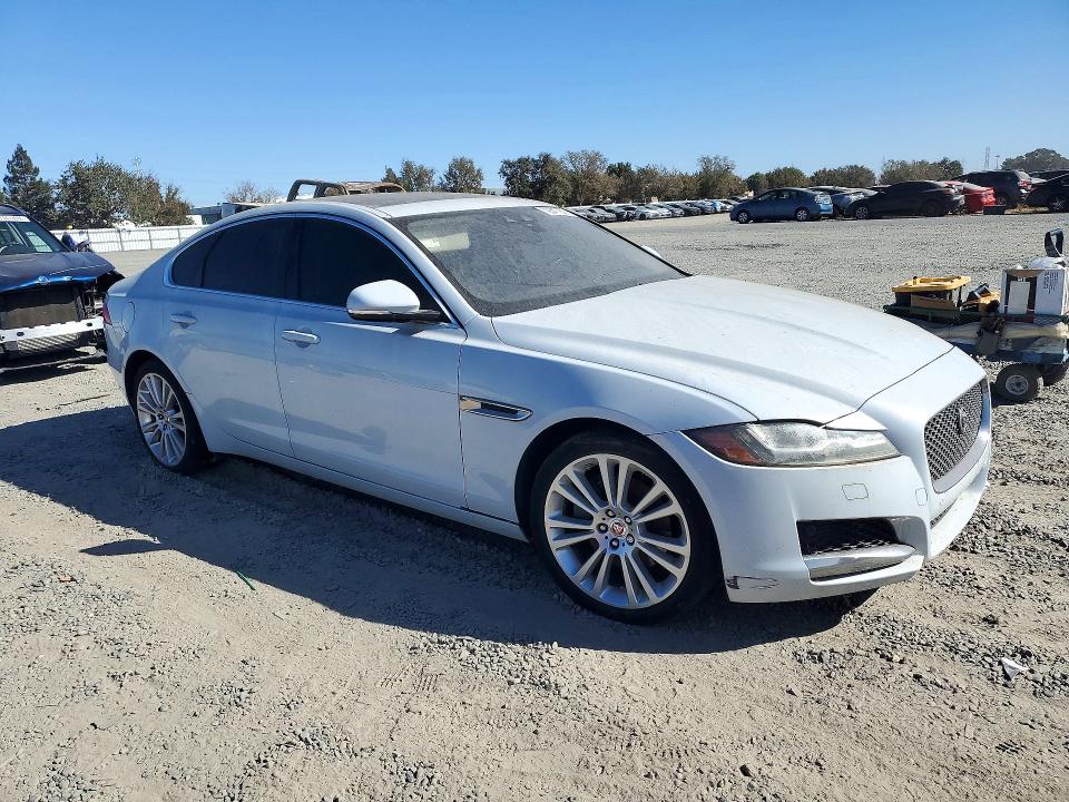 Aukcja sprzedaży 2017 Jaguar Xf, vin: SAJBE4BN8HCY32479, numer aukcji: 72847236