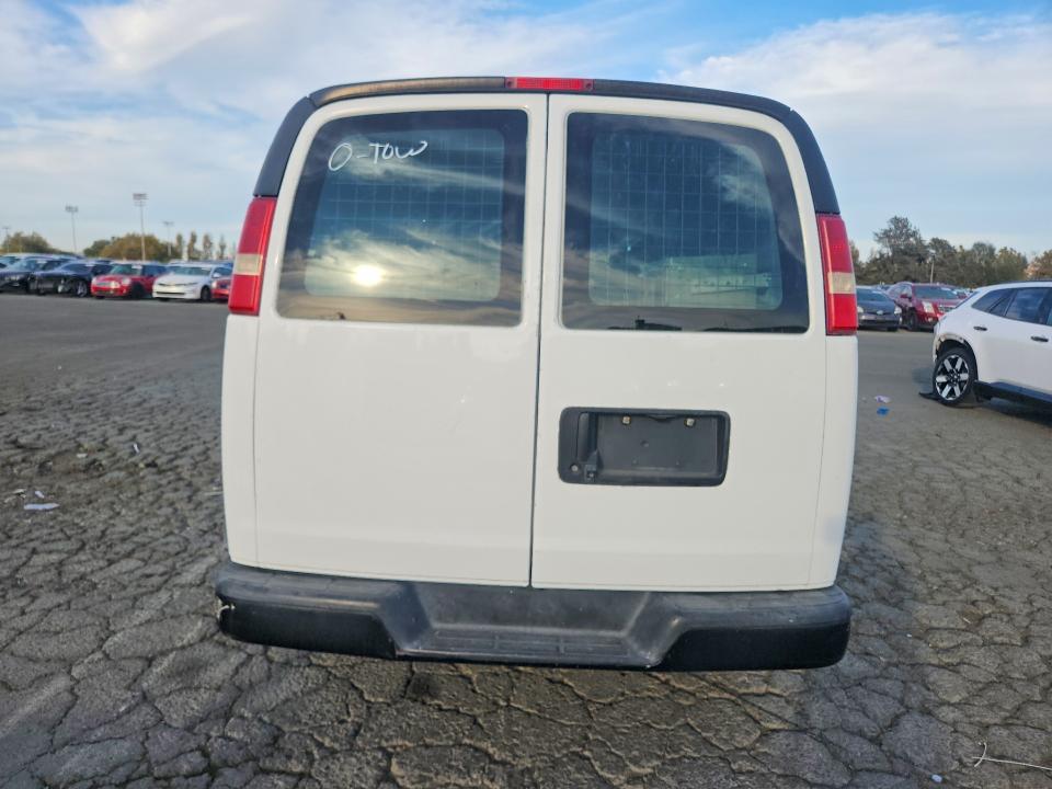 71610666 :رقم المزاد ، 1GCWGGCFXF1164115 vin ، 2015 Chevrolet Express G2500 مزاد بيع