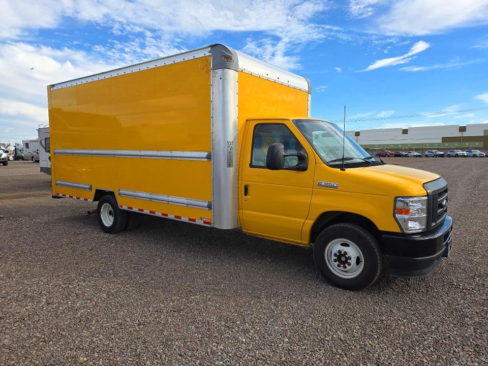 2022 Ford Econoline მანქანა იყიდება აუქციონზე, vin: 1FDWE3FN9NDC14545, აუქციონის ნომერი: 72261556