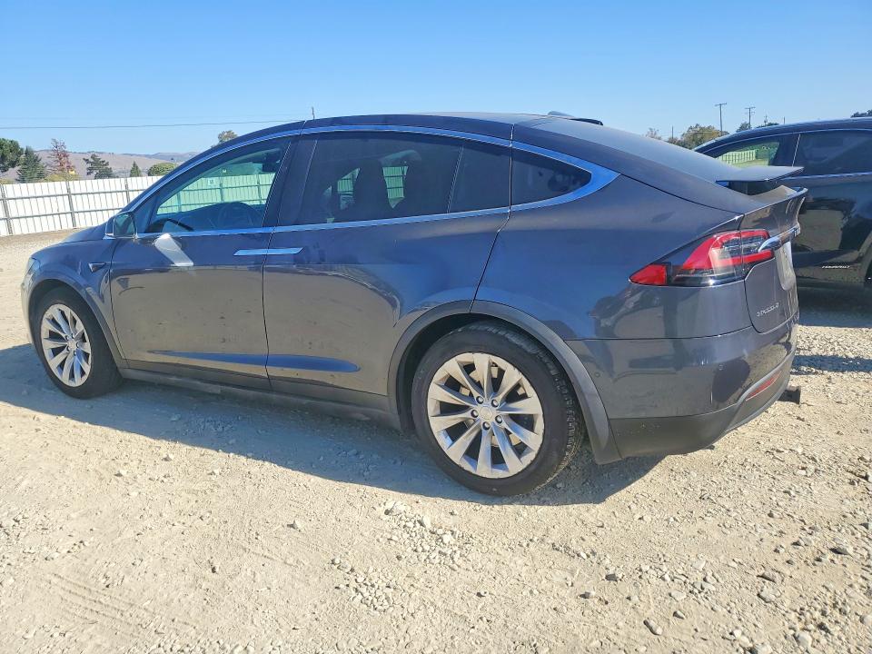 Продаж на аукціоні авто 2018 Tesla Model X, vin: 5YJXCAE21JF093846, номер лоту: 71592946
