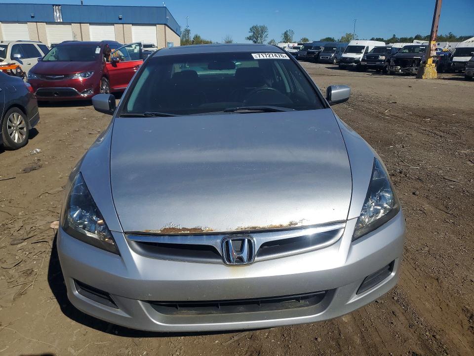 71727476 :رقم المزاد ، 1HGCM66567A800962 vin ، 2007 Honda Accord مزاد بيع