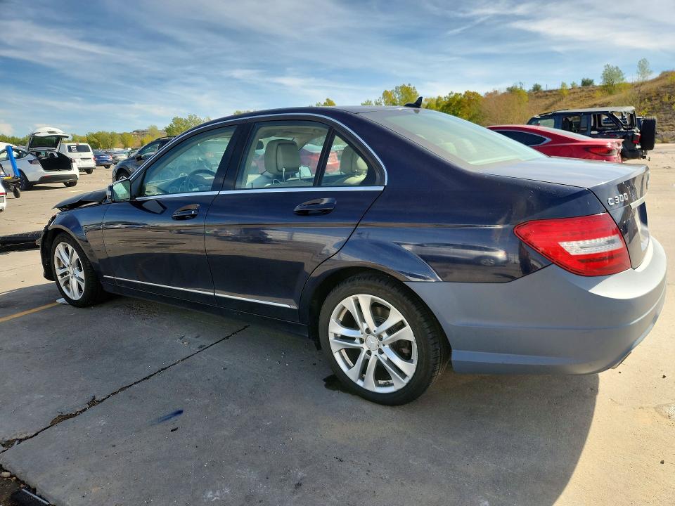 2013 Mercedes-benz C მანქანა იყიდება აუქციონზე, vin: WDDGF8AB4DR245046, აუქციონის ნომერი: 71754146