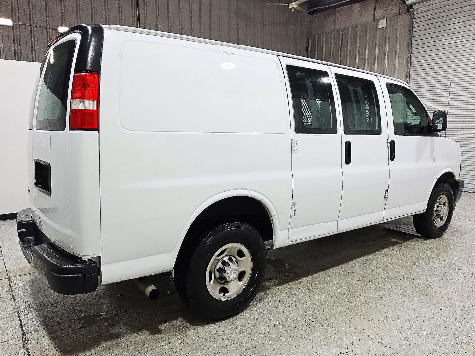 71805056 :رقم المزاد ، 1GCWGAFP8N1217250 vin ، 2022 Chevrolet Express G2500 مزاد بيع