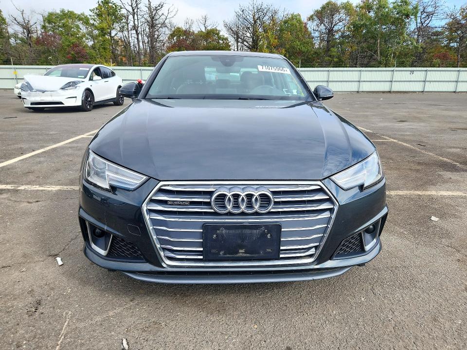 Продажа на аукционе авто 2019 Audi A4, vin: WAUDNAF46KA117112, номер лота: 71075966