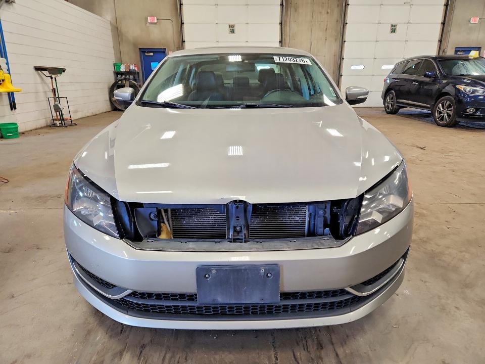 Продажа на аукционе авто 2013 Volkswagen Passat, vin: 1VWBP7A3XDC079426, номер лота: 71203276