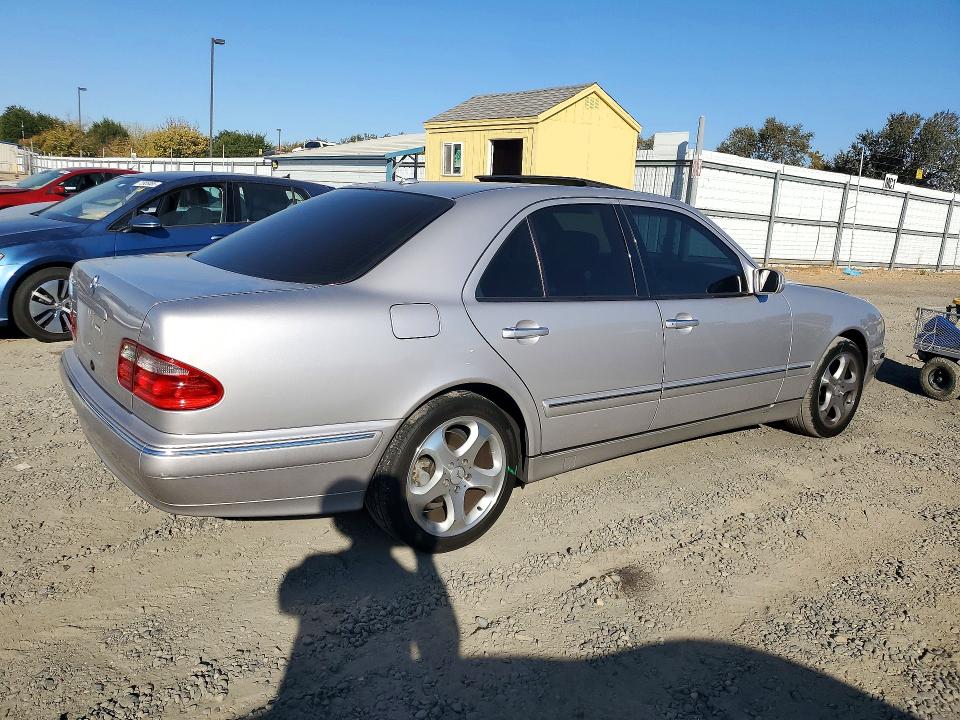 72201606 :رقم المزاد ، WDBJF65J82B464005 vin ، 2002 Mercedes-benz E مزاد بيع