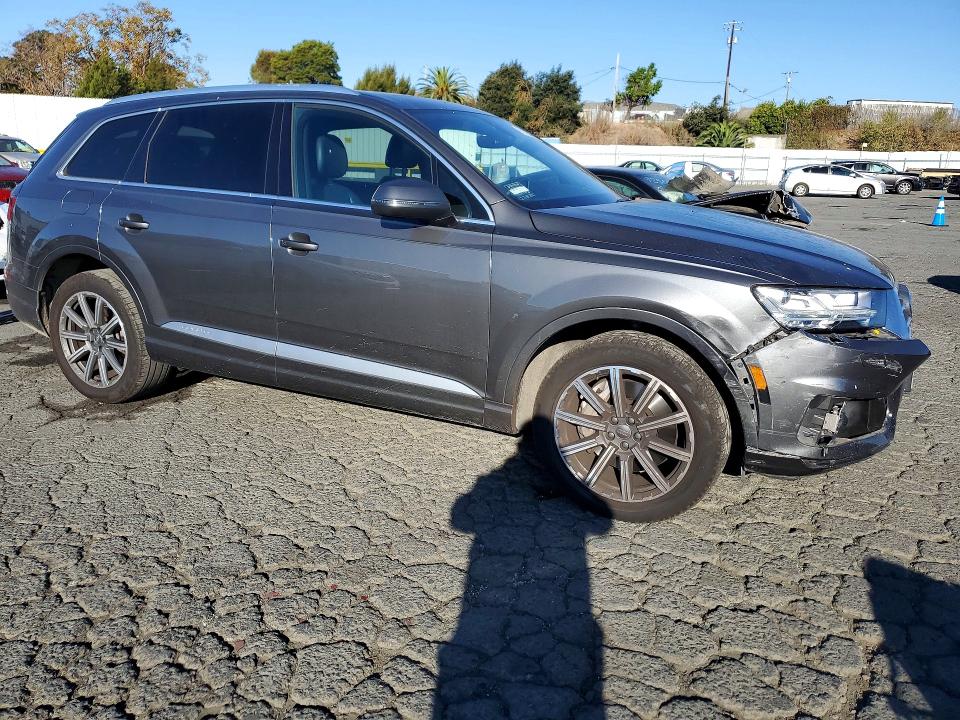 Продажа на аукционе авто 2018 Audi Q7, vin: WA1LAAF74JD050490, номер лота: 72175496