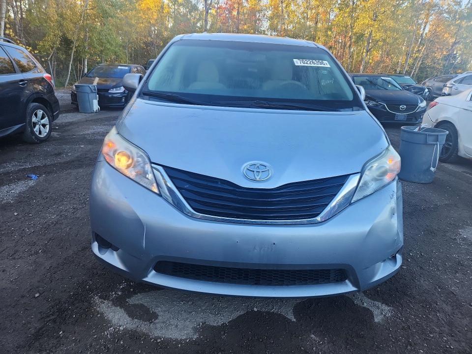 Продажа на аукционе авто 2014 Toyota Sienna, vin: 5TDKK3DC3ES435530, номер лота: 70226396