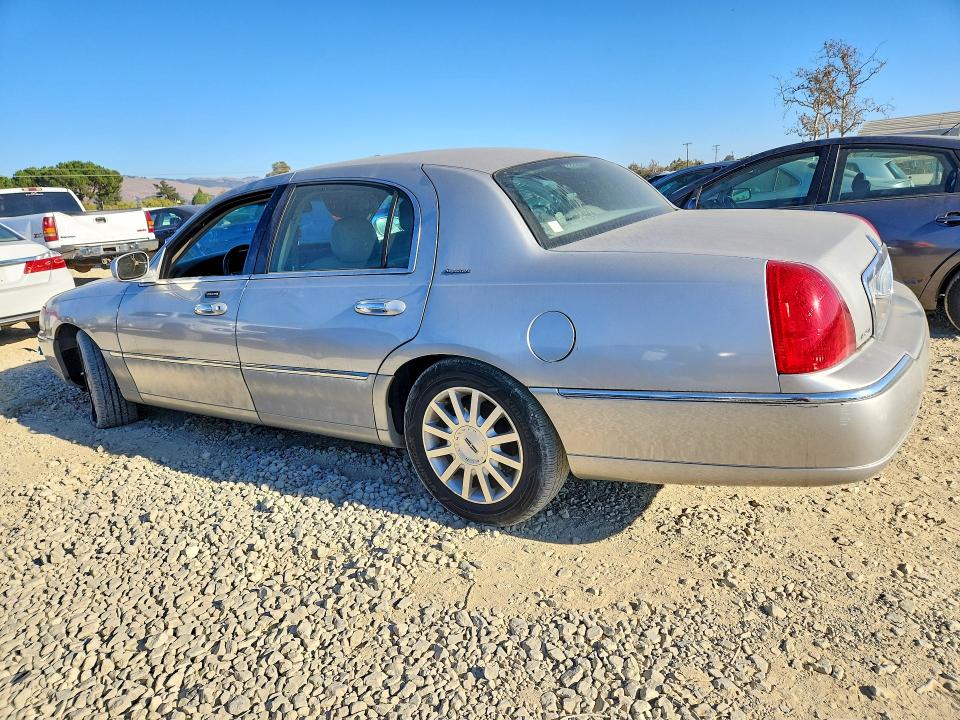 Продажа на аукционе авто 2007 Lincoln Town Car, vin: 1LNHM81W17Y620971, номер лота: 71891706