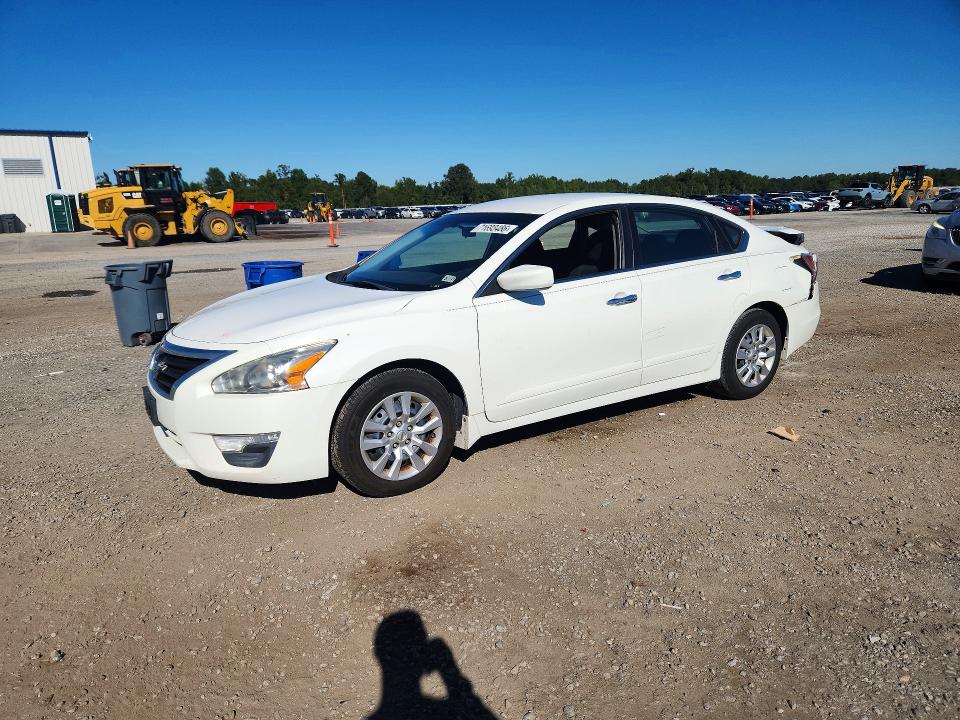 2015 Nissan Altima მანქანა იყიდება აუქციონზე, vin: 1N4AL3AP9FC425335, აუქციონის ნომერი: 71693486