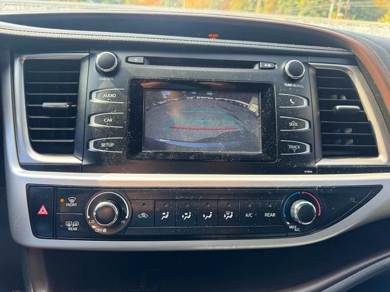71778236 :رقم المزاد ، 5TDBZRFH9KS743949 vin ، 2019 Toyota Highlander مزاد بيع