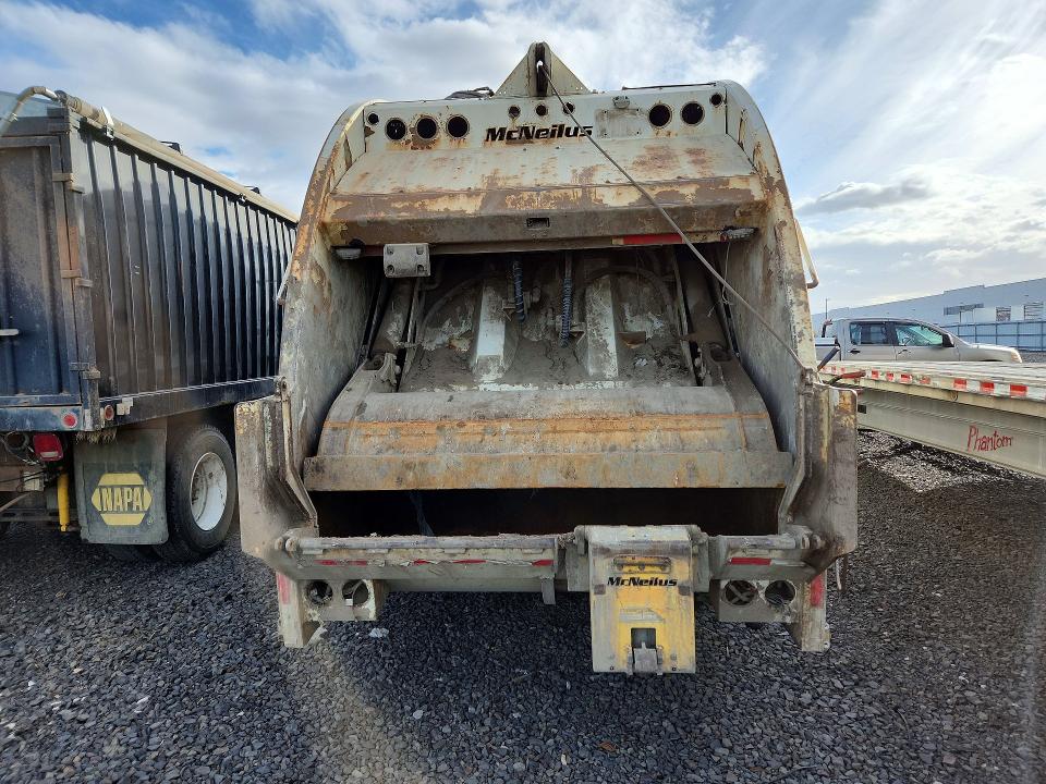 2011 International 7400 მანქანა იყიდება აუქციონზე, vin: 1HTWGAAT7BJ315303, აუქციონის ნომერი: 71175116