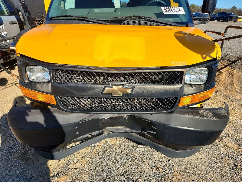 69889236 :رقم المزاد ، 1HA6GUBG3HN005680 vin ، 2018 Chevrolet Express مزاد بيع