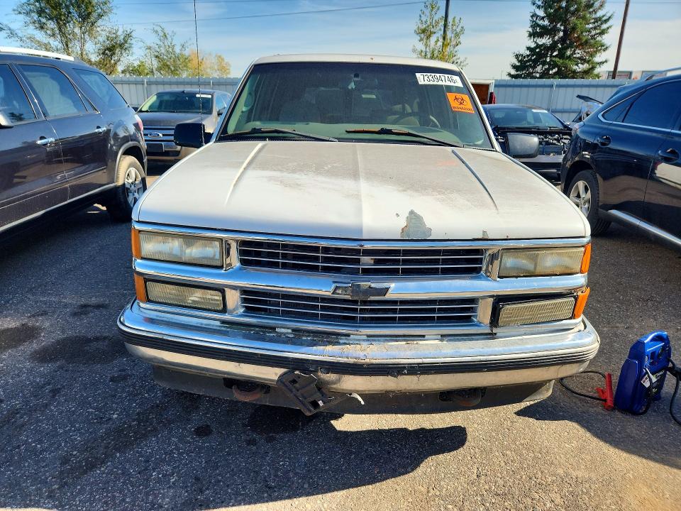 73394746 :رقم المزاد ، 3GNEC16R8XG261267 vin ، 1999 Chevrolet Suburban مزاد بيع