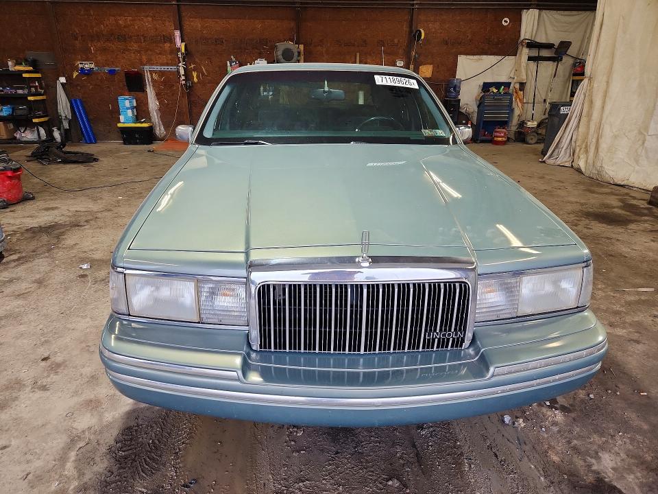 71189626 :رقم المزاد ، 1LNLM82W1RY647390 vin ، 1994 Lincoln Town Car مزاد بيع