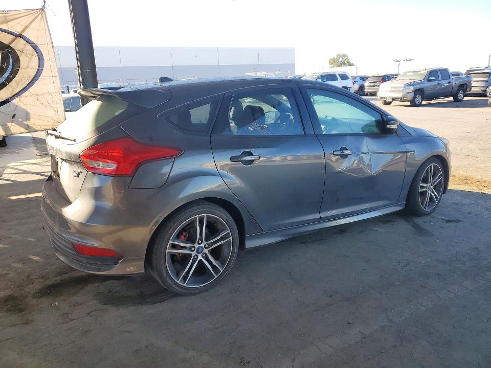 2016 Ford Focus მანქანა იყიდება აუქციონზე, vin: 1FADP3L96GL324996, აუქციონის ნომერი: 72740086