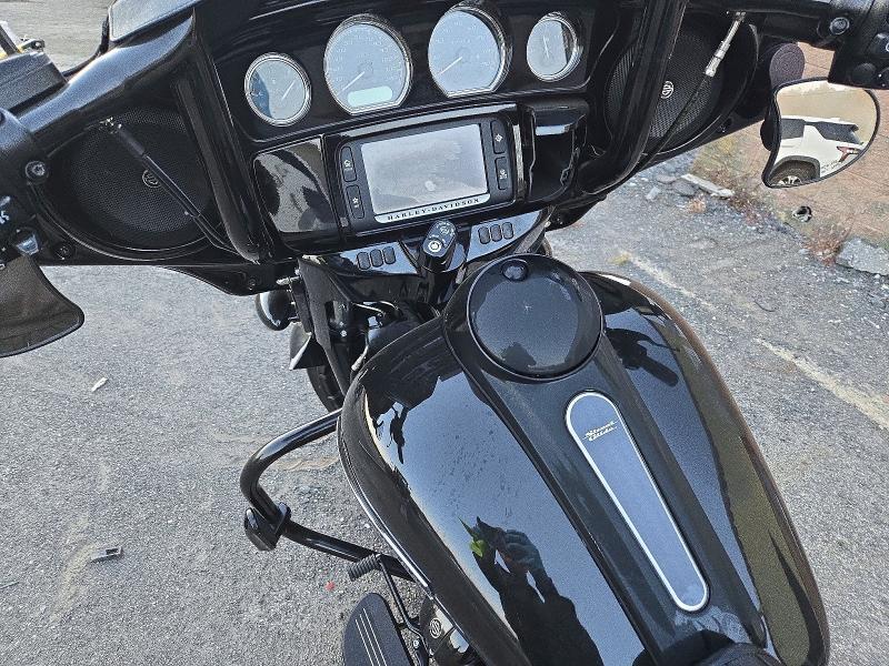73361136 :رقم المزاد ، 1HD1KRC15JB682501 vin ، 2018 Harley-davidson Flhxs مزاد بيع
