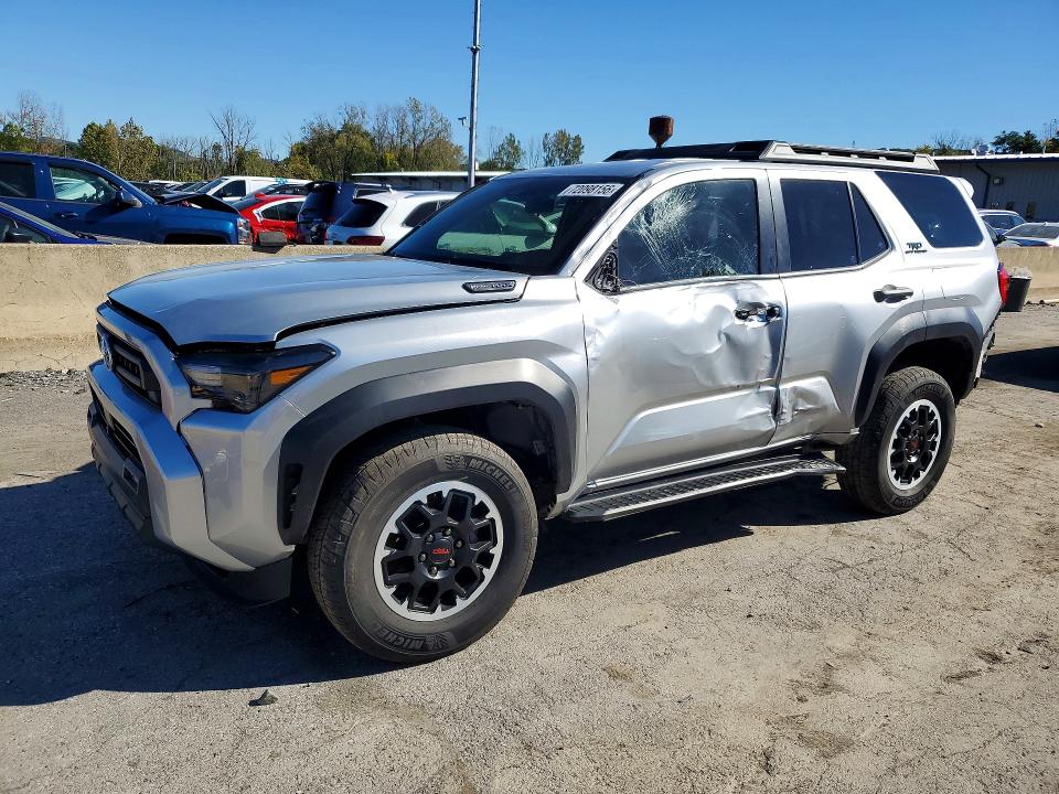 Продаж на аукціоні авто 2025 Toyota 4runner, vin: JTEVB5BR9S5001075, номер лоту: 72098156