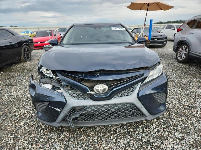 71075096 :رقم المزاد ، 4T1B11HK6JU592446 vin ، 2018 Toyota Camry مزاد بيع