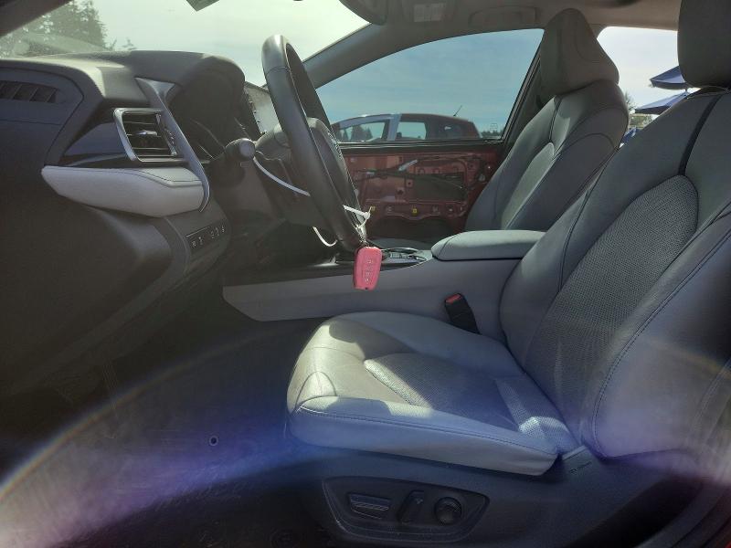 70739946 :رقم المزاد ، 4T1K31AK1MU030611 vin ، 2021 Toyota Camry مزاد بيع