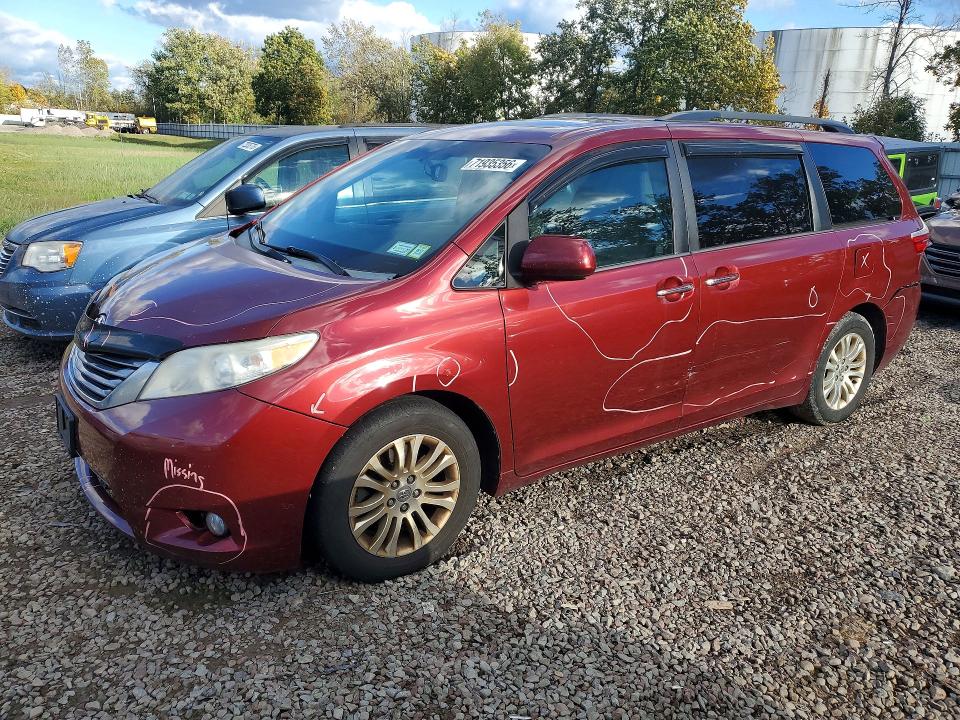 Auction sale of the 2015 Toyota Sienna, vin: 5TDYK3DC1FS581792, lot number: 71935356