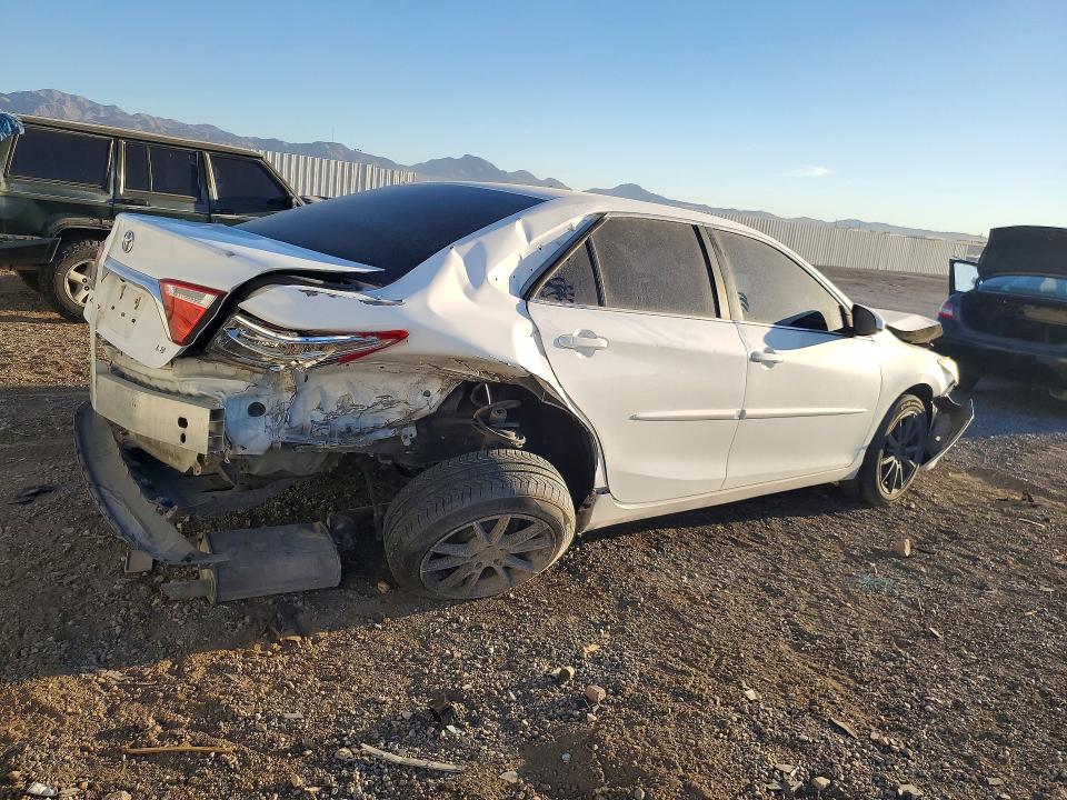 63449136 :رقم المزاد ، 4T1BF1FKXGU532697 vin ، 2016 Toyota Camry مزاد بيع
