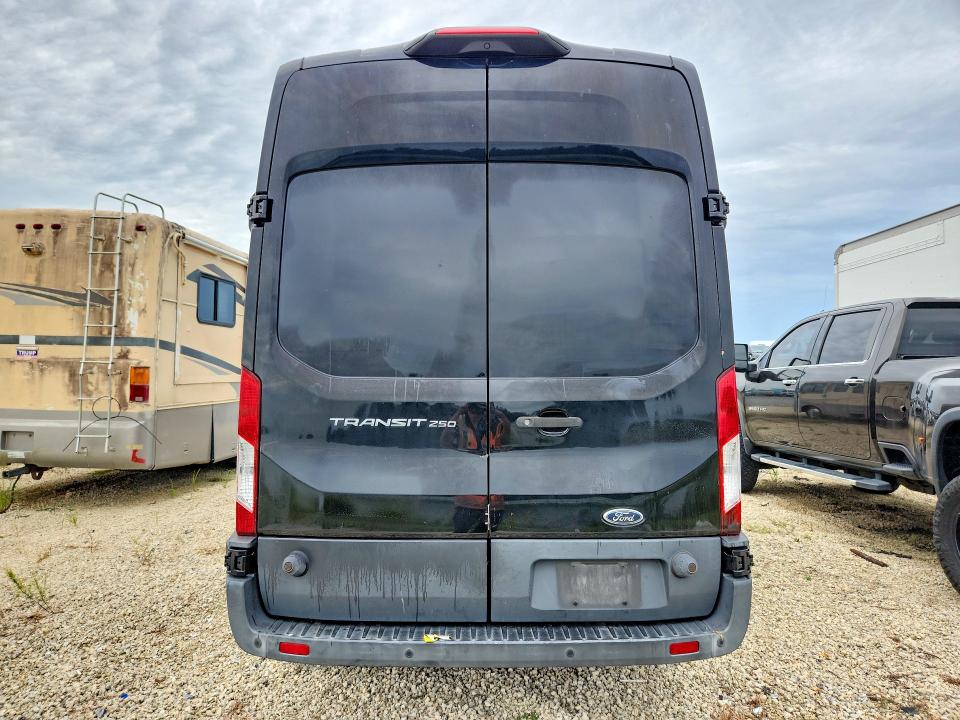 69925046 :رقم المزاد ، 1FTYR2XMXJKB30953 vin ، 2018 Ford Transit مزاد بيع