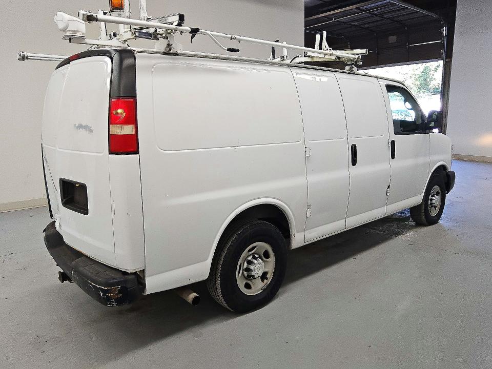 71460556 :رقم المزاد ، 1GCWGFCF0F1151352 vin ، 2015 Chevrolet Express G2500 مزاد بيع