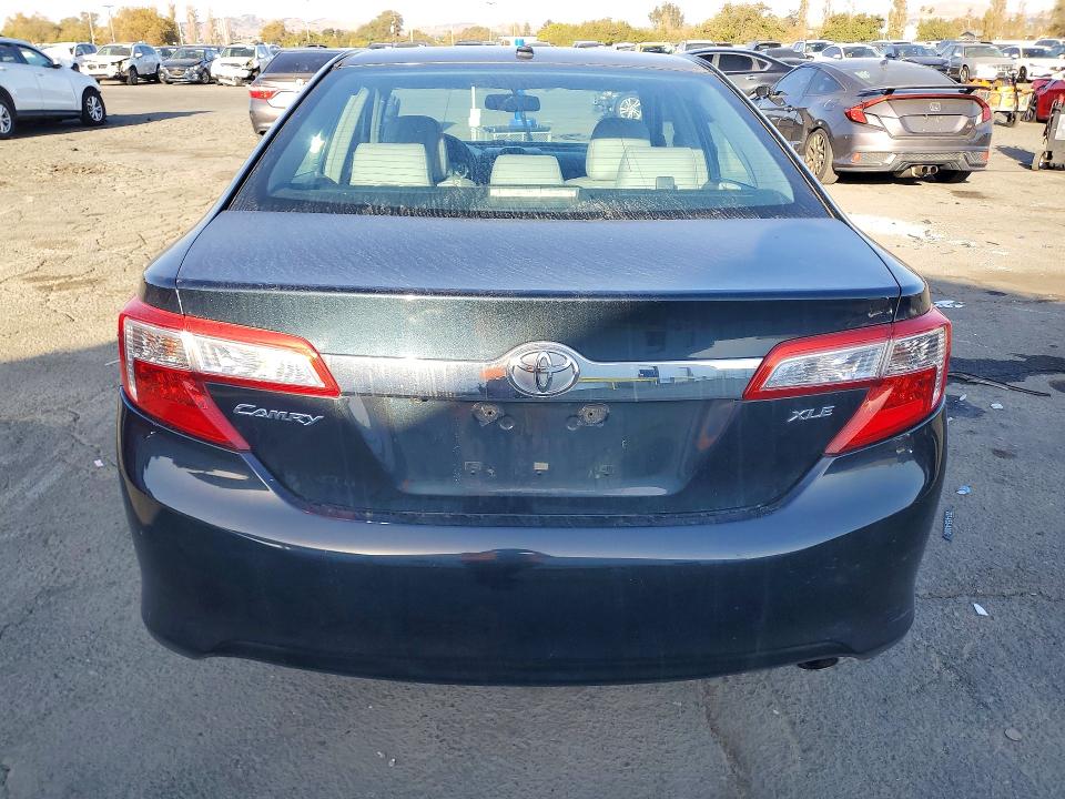 72723296 :رقم المزاد ، 4T4BF1FK3ER389496 vin ، 2014 Toyota Camry مزاد بيع