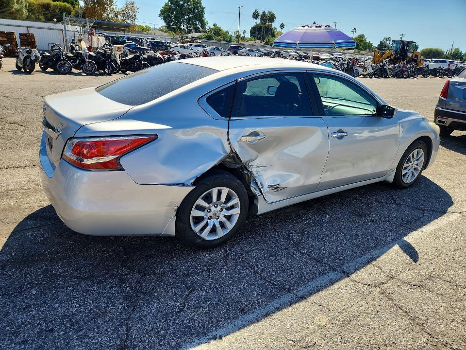 2015 Nissan Altima მანქანა იყიდება აუქციონზე, vin: 1N4AL3AP8FN363026, აუქციონის ნომერი: 71777986