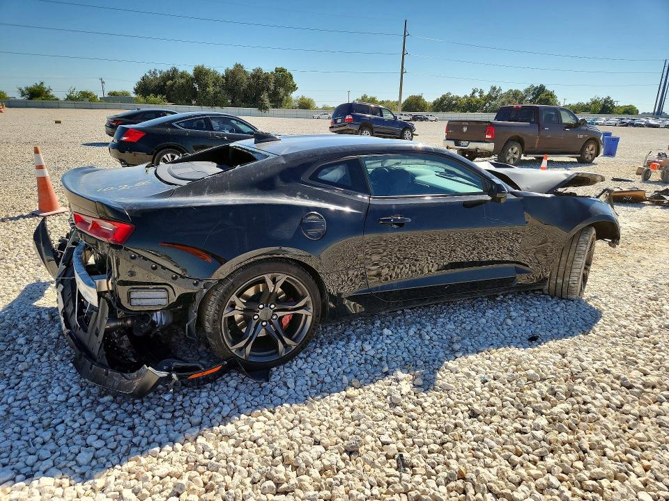 71761556 :رقم المزاد ، 1G1FE1R72J0183395 vin ، 2018 Chevrolet Camaro مزاد بيع