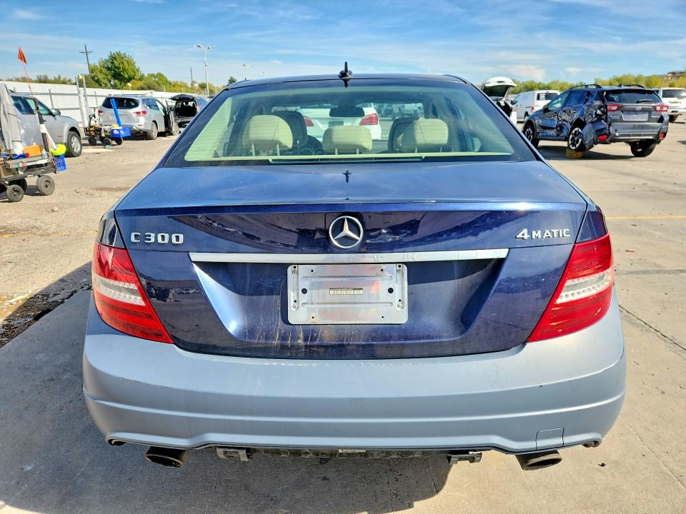 2013 Mercedes-benz C მანქანა იყიდება აუქციონზე, vin: WDDGF8AB4DR245046, აუქციონის ნომერი: 71754146