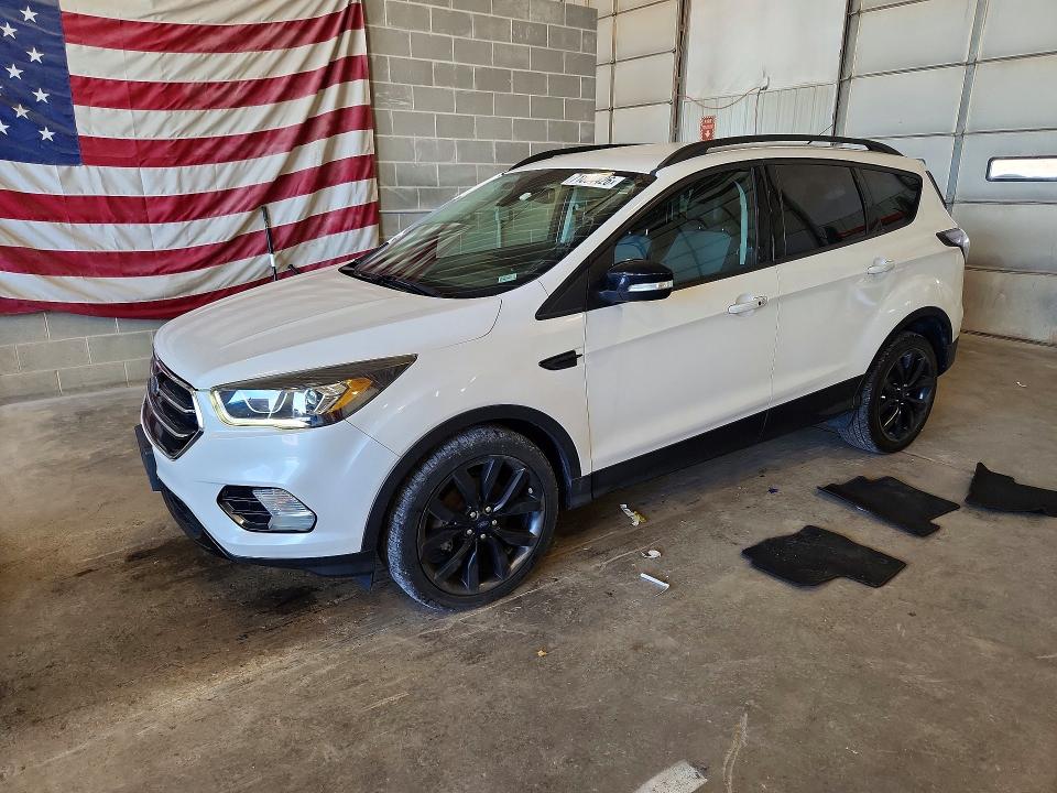 2017 Ford Escape მანქანა იყიდება აუქციონზე, vin: 1FMCU0JD3HUA03963, აუქციონის ნომერი: 71854426