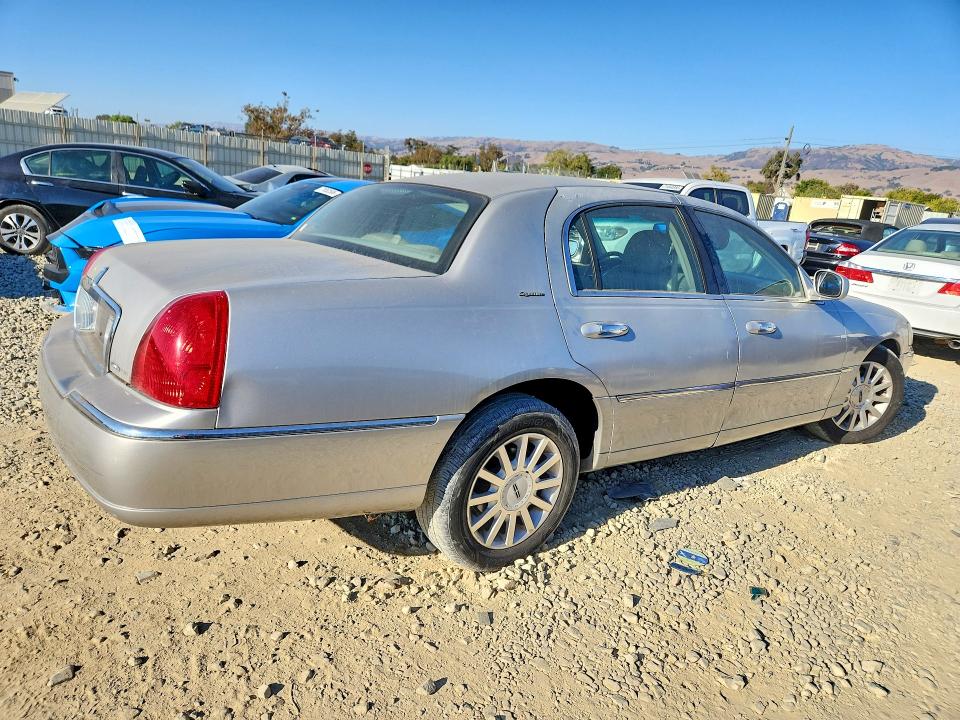 Продажа на аукционе авто 2007 Lincoln Town Car, vin: 1LNHM81W17Y620971, номер лота: 71891706