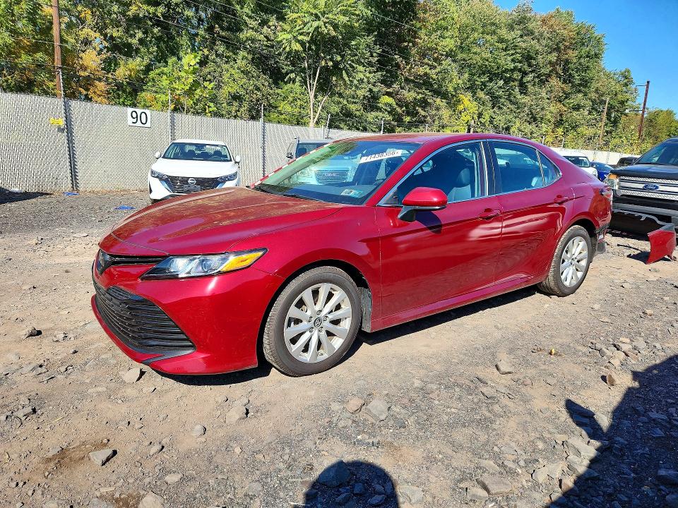 71438356 :رقم المزاد ، 4T1B11HK1KU825666 vin ، 2019 Toyota Camry مزاد بيع