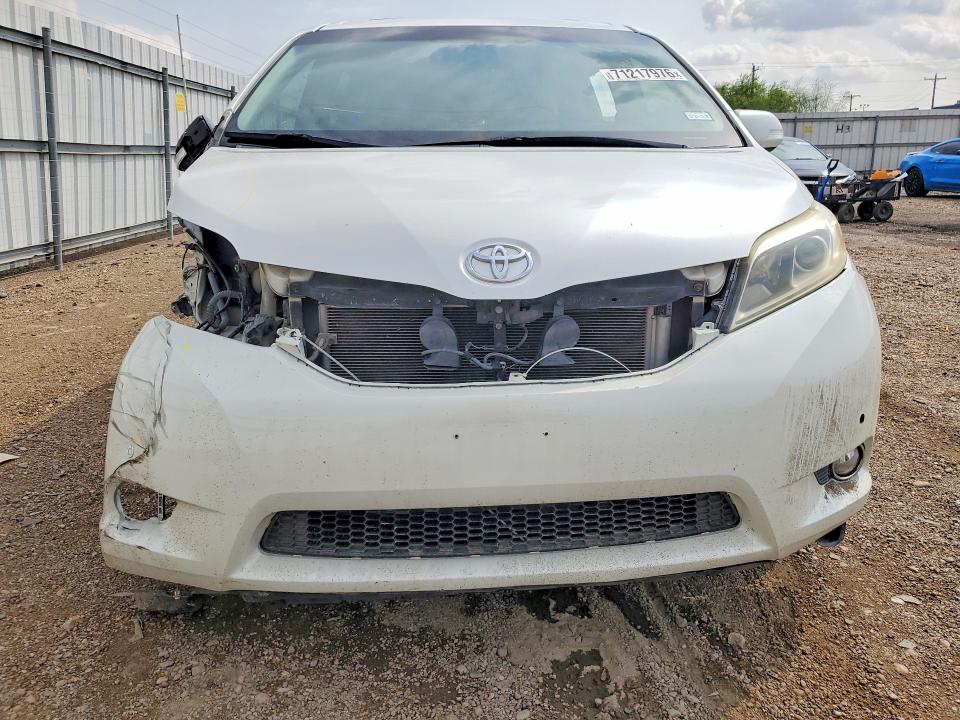 71217976 :رقم المزاد ، 5TDYK3DC9FS527804 vin ، 2015 Toyota Sienna مزاد بيع