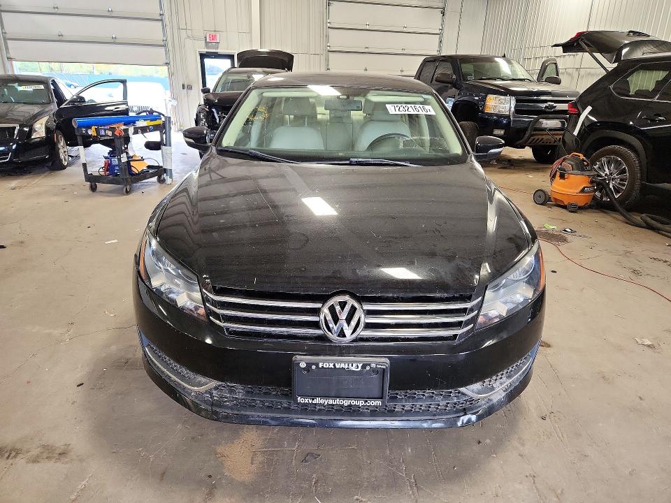 2014 Volkswagen Passat მანქანა იყიდება აუქციონზე, vin: 1VWBS7A36EC110512, აუქციონის ნომერი: 72321616