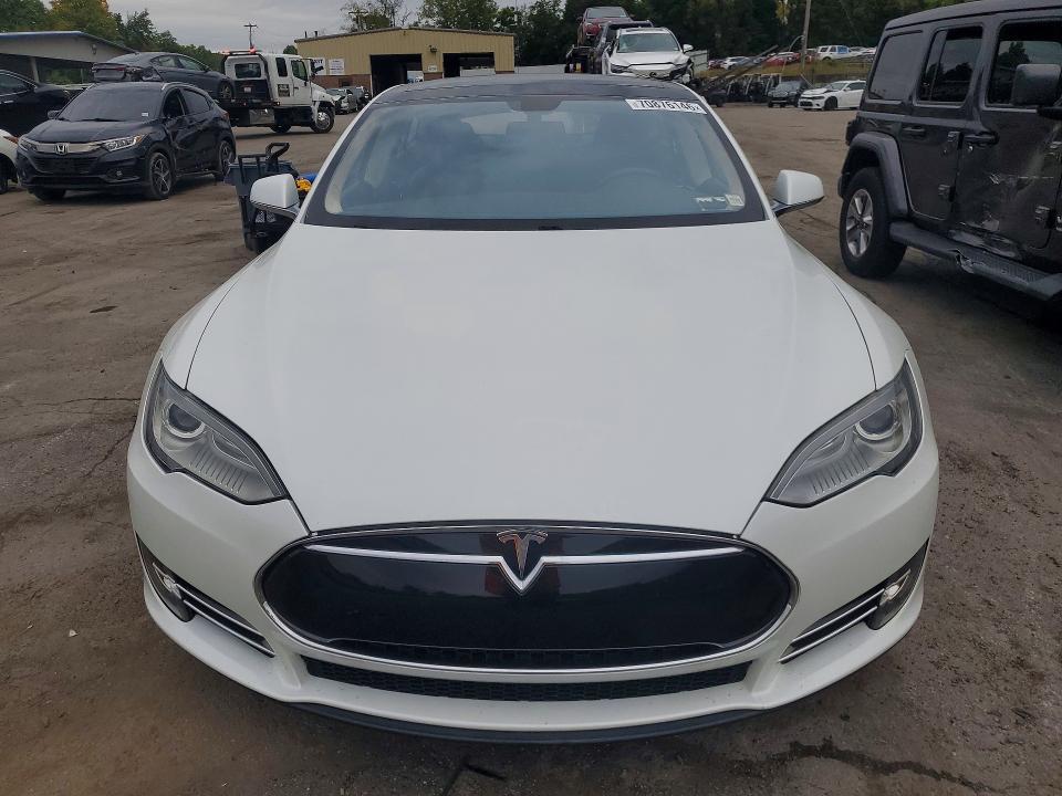 2013 Tesla Model S მანქანა იყიდება აუქციონზე, vin: 5YJSA1DP0DFP17508, აუქციონის ნომერი: 70876146