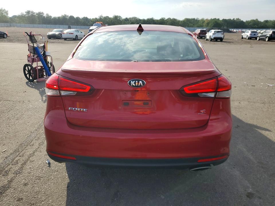 2018 Kia Forte მანქანა იყიდება აუქციონზე, vin: 3KPFL4A79JE243125, აუქციონის ნომერი: 71680866