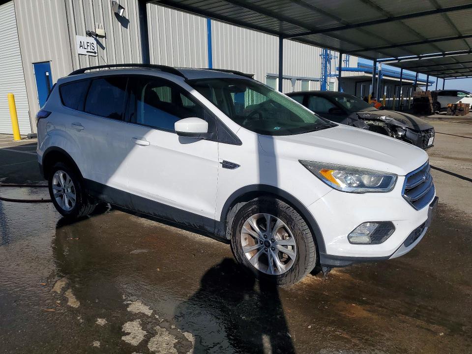 2017 Ford Escape მანქანა იყიდება აუქციონზე, vin: 1FMCU0GD6HUE76876, აუქციონის ნომერი: 73282316