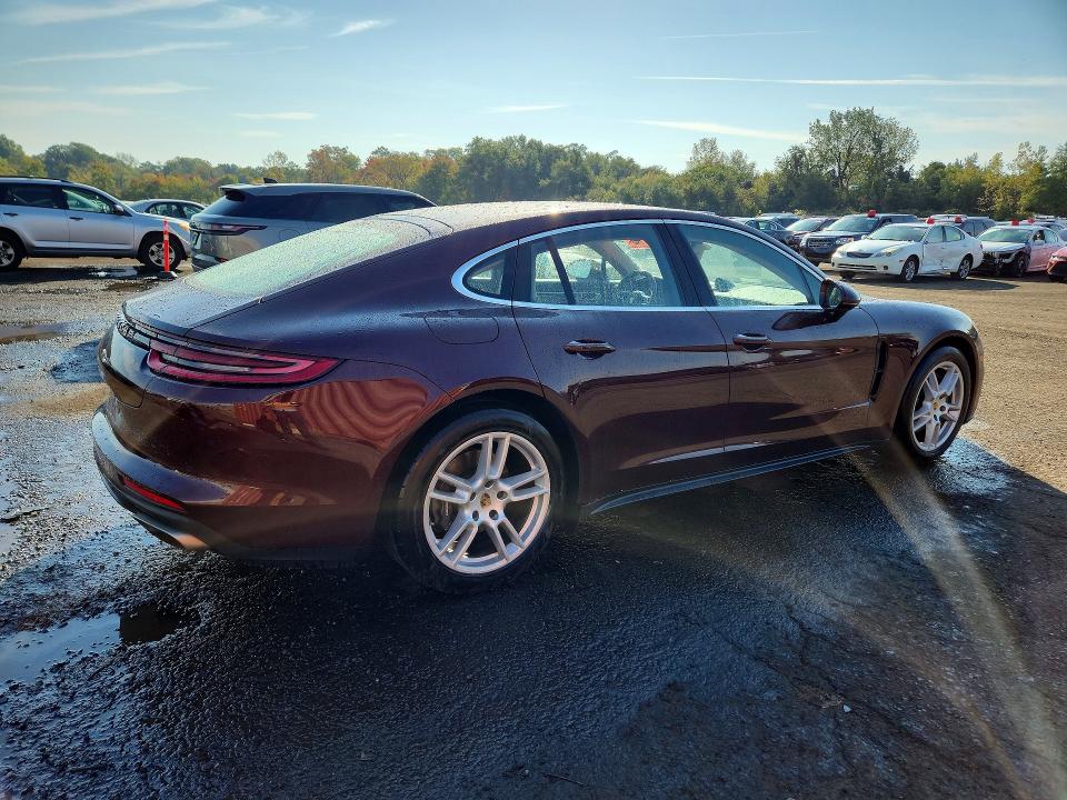 70984496 :رقم المزاد ، WP0AA2A72JL117541 vin ، 2018 Porsche Panamera مزاد بيع