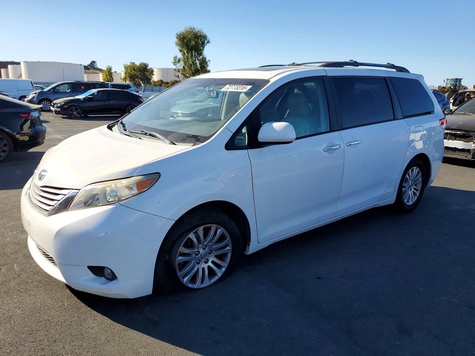 2011 Toyota Sienna მანქანა იყიდება აუქციონზე, vin: 5TDYK3DC5BS114899, აუქციონის ნომერი: 72773316