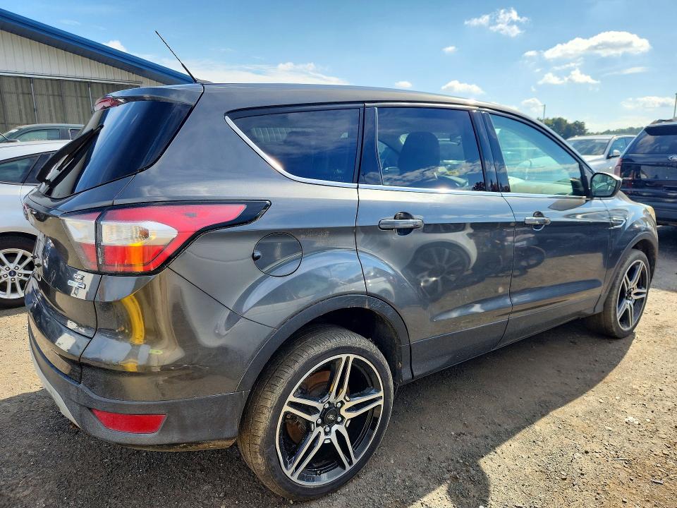 72694276 :رقم المزاد ، 1FMCU9GD4HUB93641 vin ، 2017 Ford Escape مزاد بيع