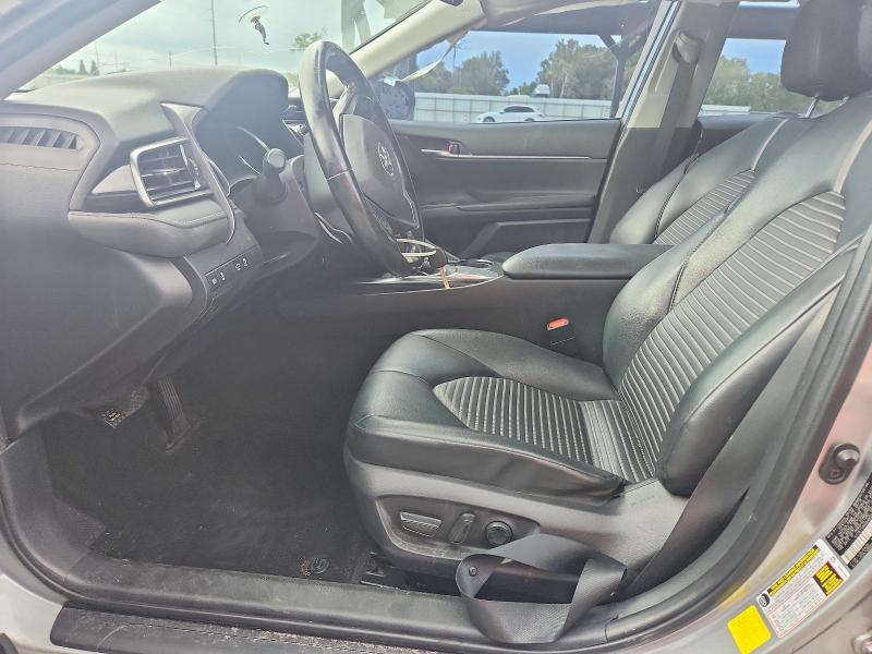 70261416 :رقم المزاد ، 4T1B11HK6KU822195 vin ، 2019 Toyota Camry مزاد بيع